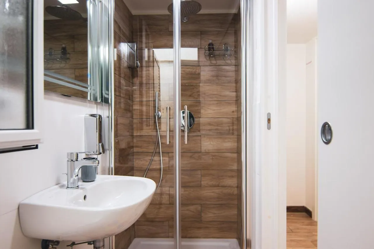 Casa Masaniello - Affittacamere Guesthouse In Historical Center Toledo Station Naples Italy