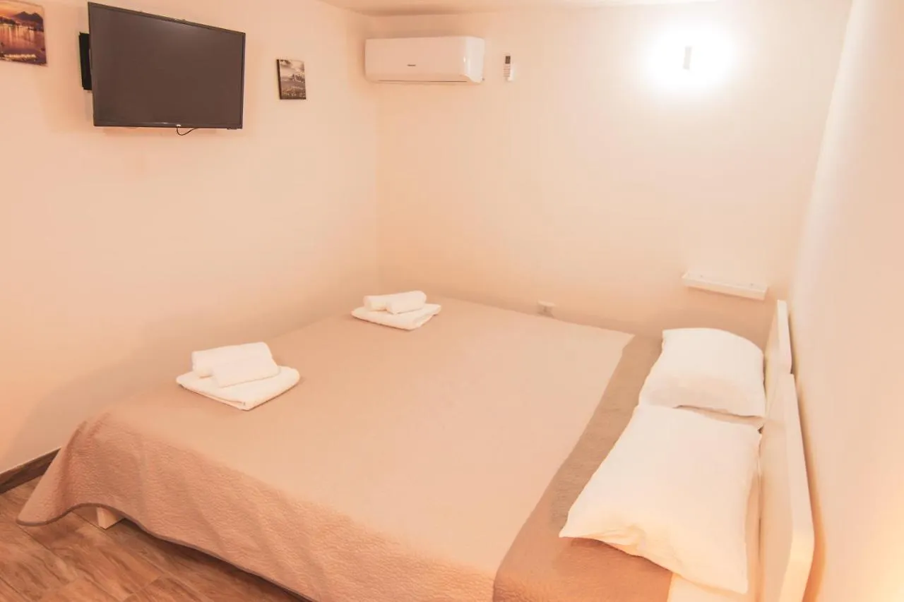 Casa Masaniello - Affittacamere Guesthouse In Historical Center Toledo Station Naples