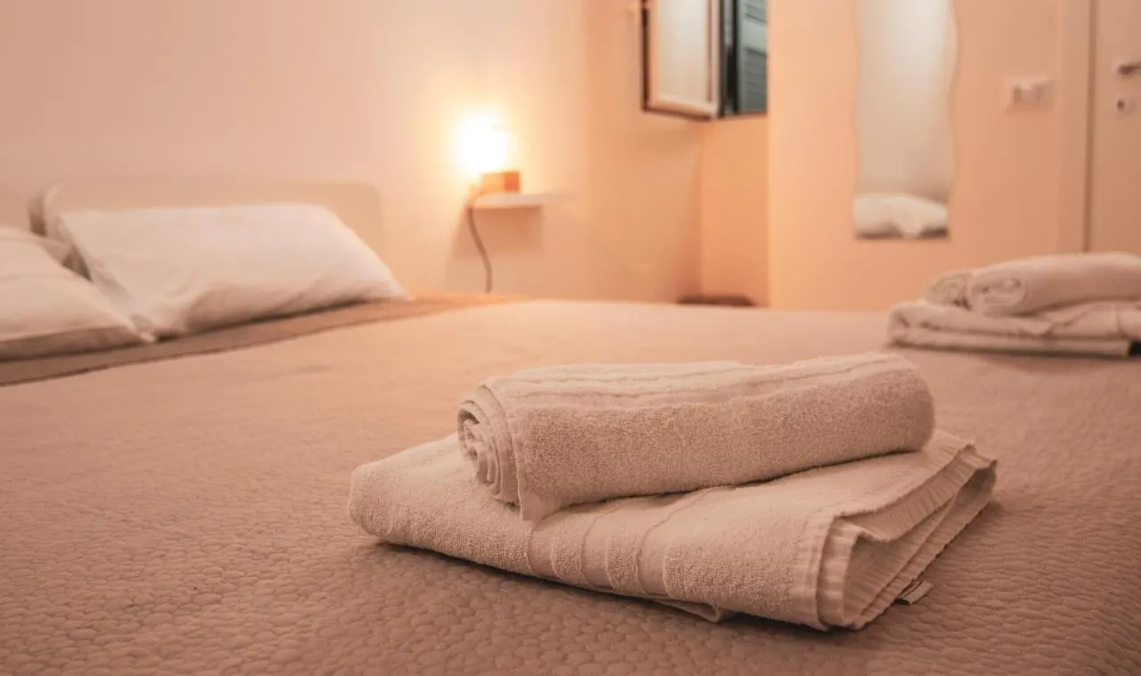Casa Masaniello - Affittacamere Guesthouse In Historical Center Toledo Station Naples Italy
